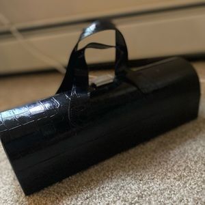 Black purse / cylinder purse